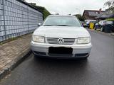 Volkswagen Bora 1.6 Basis Basis - Volkswagen Bora Basis mit Benzin-Antrieb