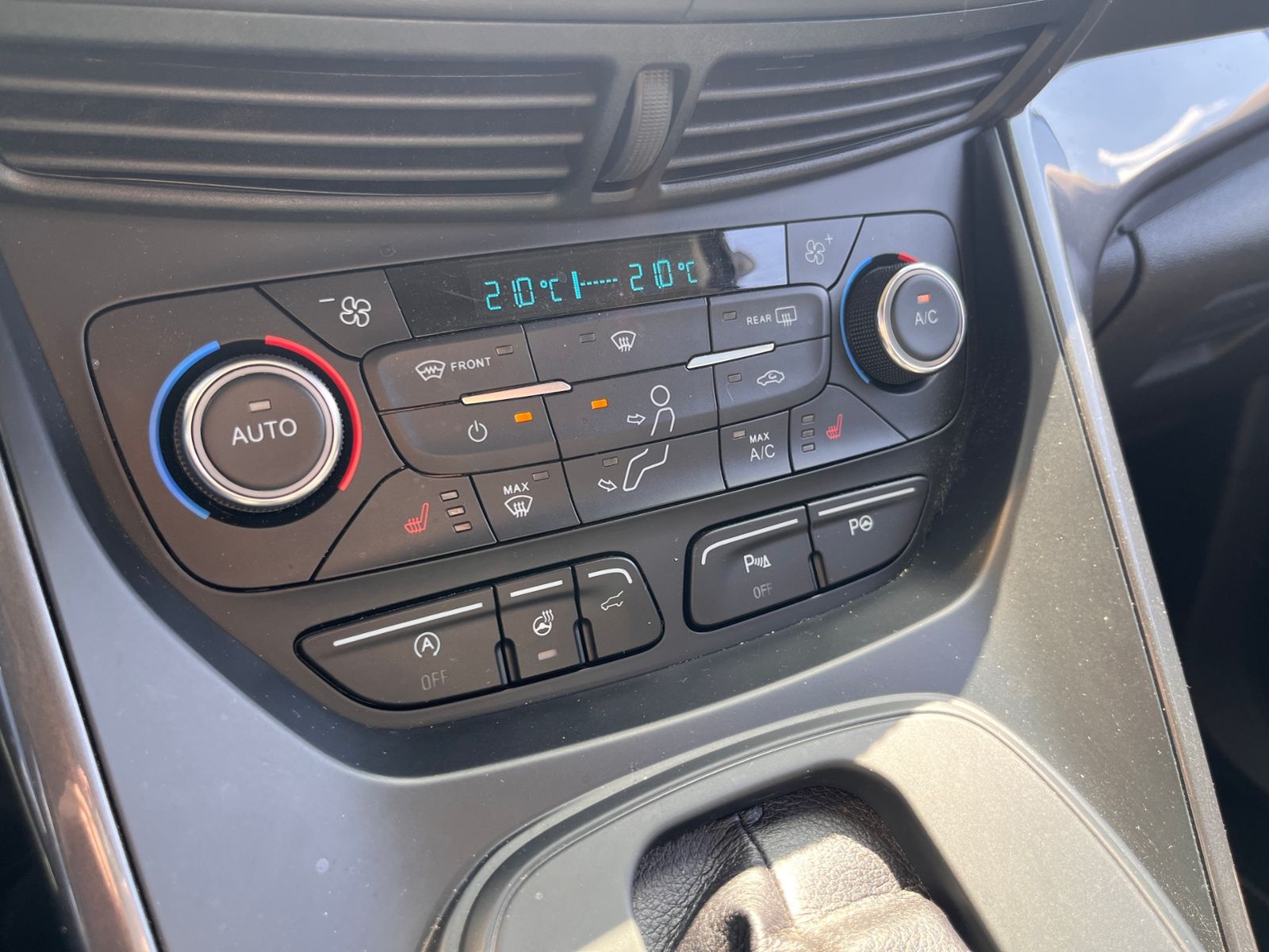 Fahrzeugabbildung Ford Kuga Vignale AWD AHK ACC * BEDINGT FAHRBEREIT