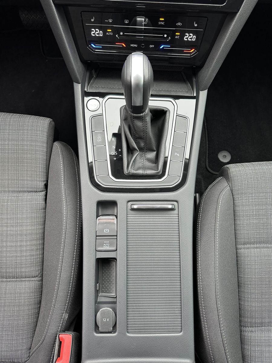 Fahrzeugabbildung Volkswagen Passat Variant 2.0 TDI DSG Business NAV+LED+ACC