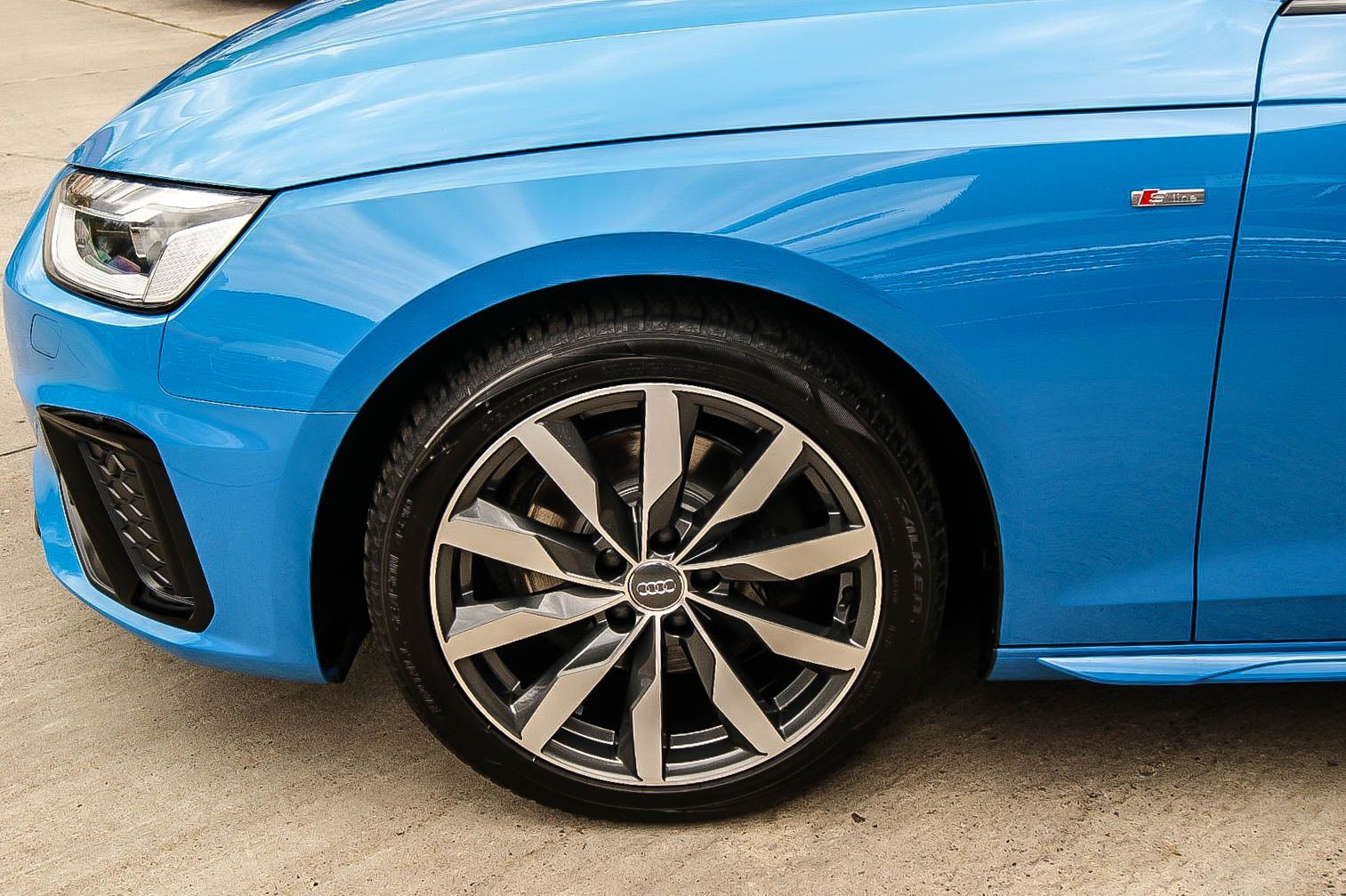 Fahrzeugabbildung Audi A4 Avant 35 TFSI S line TURBOBLAU PANORAMA STHZG