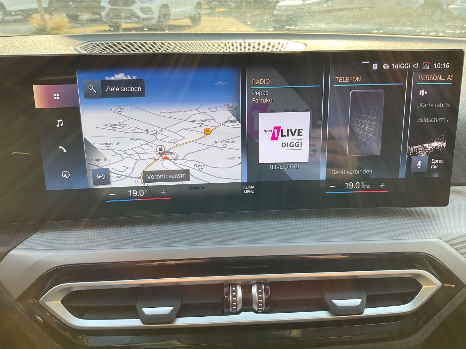 Fahrzeugabbildung BMW 318d Touring,AHK,Carplay,Sitzheizung,Isofix