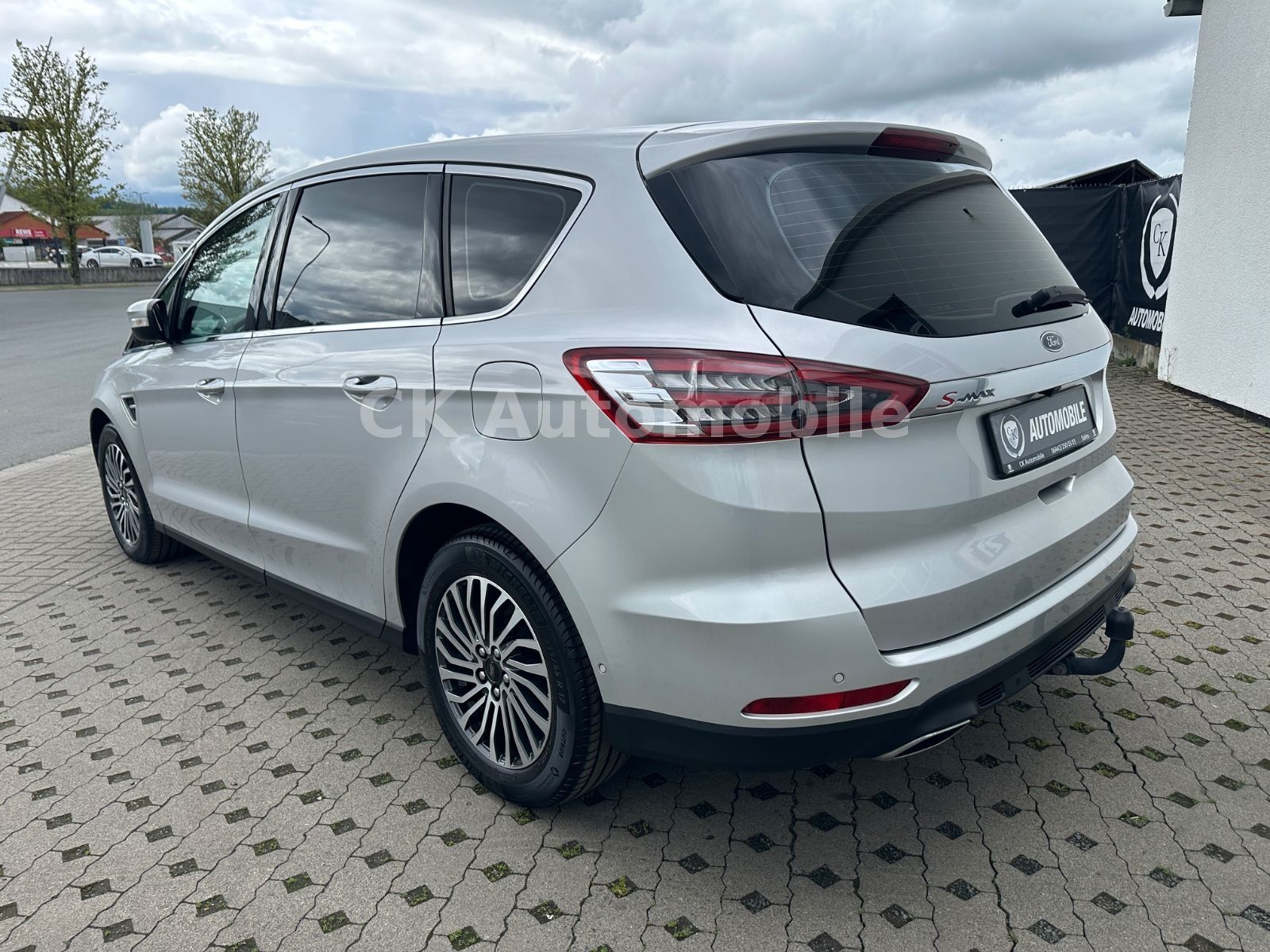 Fahrzeugabbildung Ford S-MAX Titanium 2.0TDCi Autom./Navi/LED/Kam./AHK