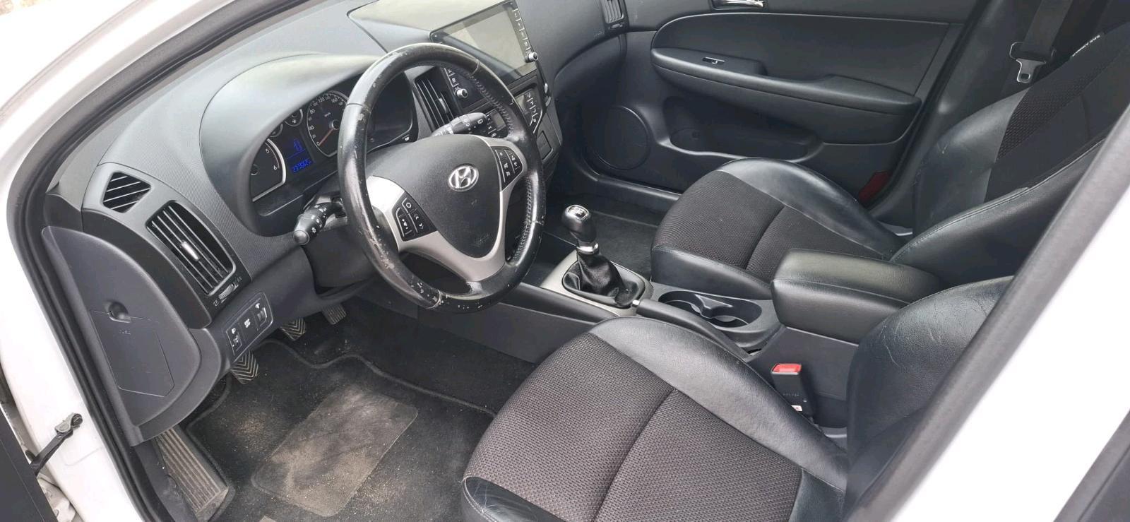 Hyundai i30 2011 — engine 90 HP (66kW)