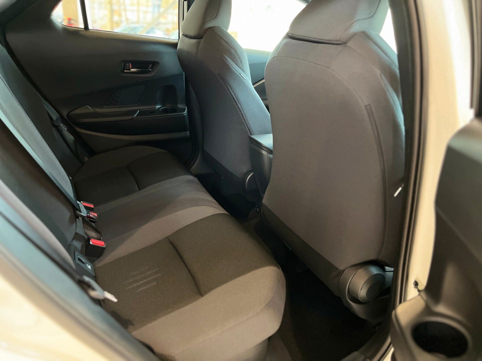 Fahrzeugabbildung Toyota C-HR Hybrid 1,8 Hybrid Teamplayer/Technik-Paket