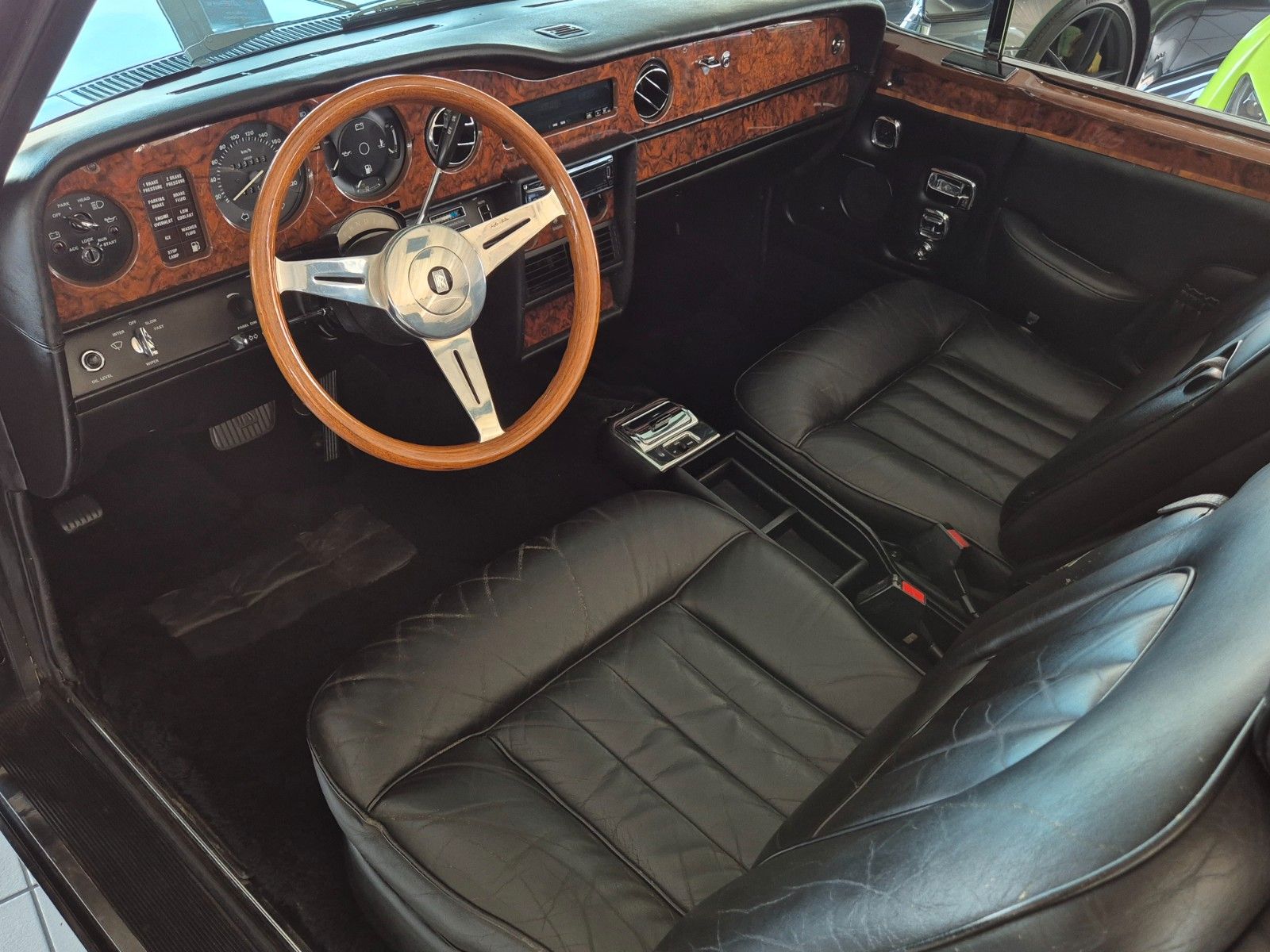 Fahrzeugabbildung Rolls-Royce Corniche/Technisch umfassend revidiert+Historie