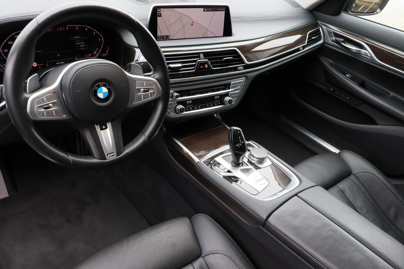 Fahrzeugabbildung BMW 730d xDrive M-Sport NAV+LASER+GLASDACH+HEAD-UP