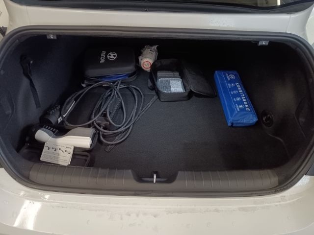 Fahrzeugabbildung Hyundai IONIQ 6 Allradantrieb 77,4kWh Batt. (325 PS) UNI