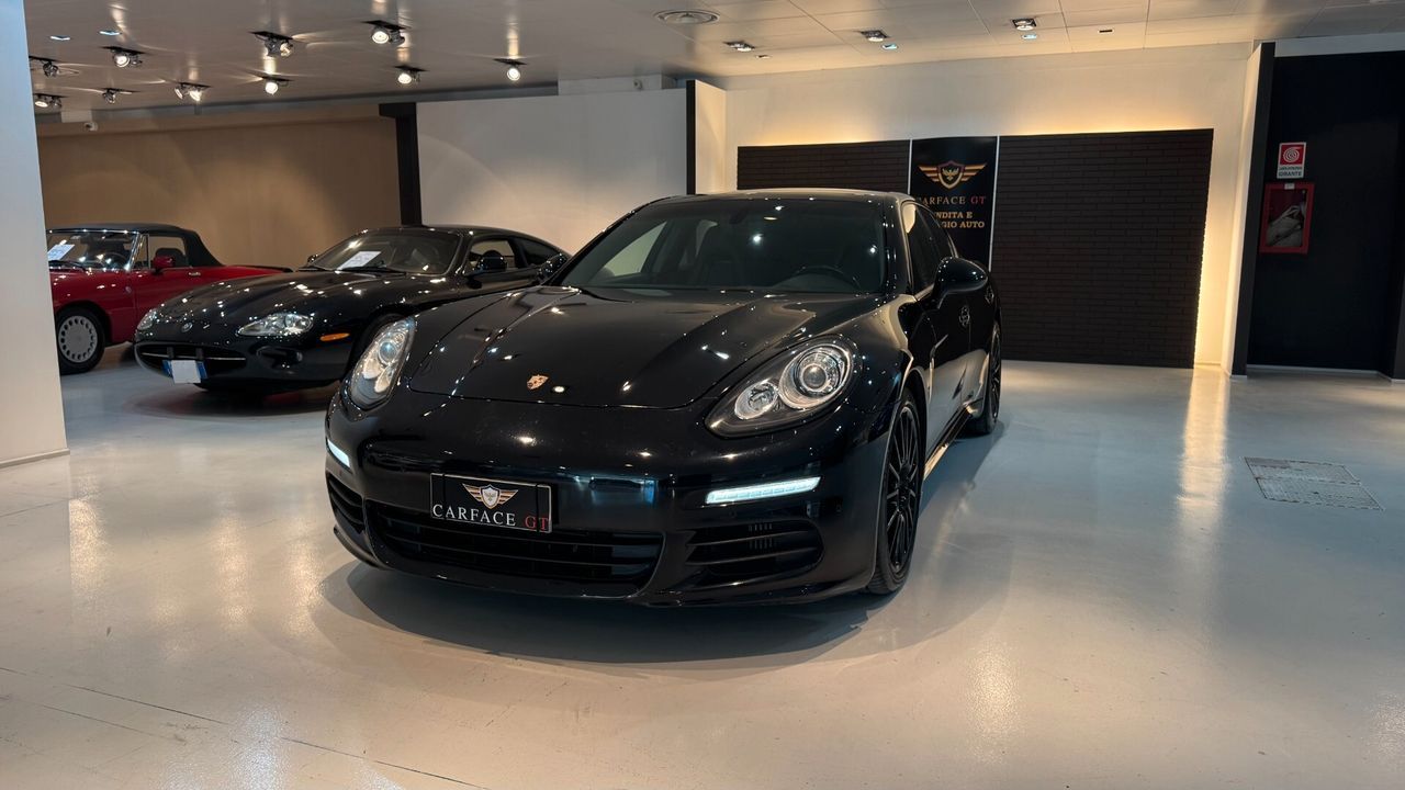 PORSCHE Panamera