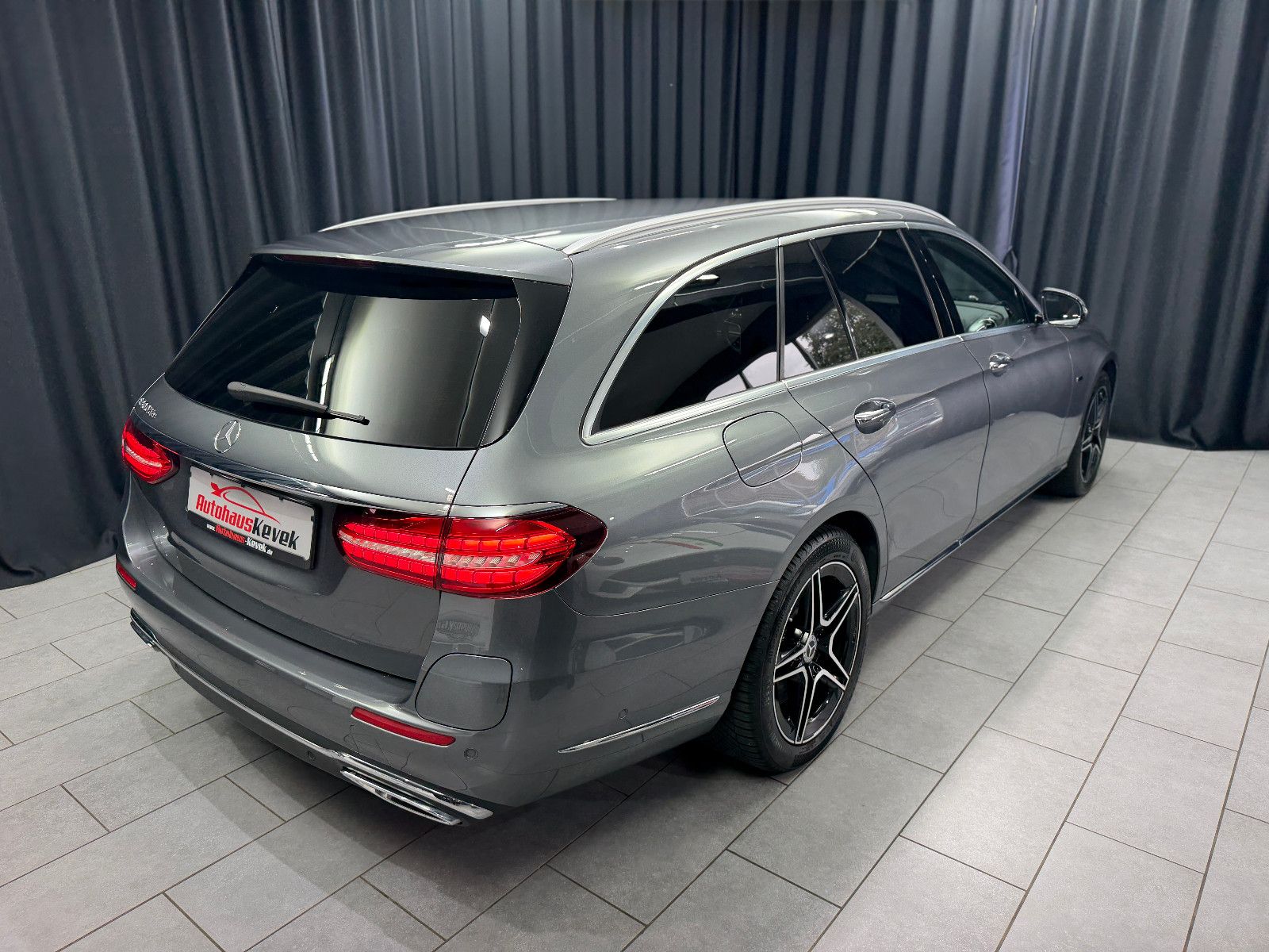 Fahrzeugabbildung Mercedes-Benz E 300 de T-Modell |BURMESTER|MULTIBEAM-LED