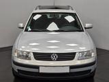 Volkswagen Passat 1.6 Kombi AHK Klima Alufelgen TÜV 10/27 - Volkswagen Passat aus 1998: Kombi