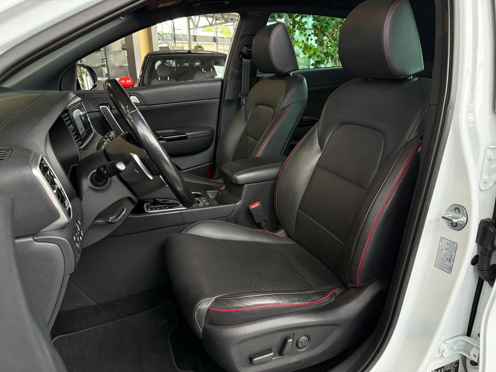 Fahrzeugabbildung Kia Sportage GT-Line 4WD PANO LED LEDER 19"