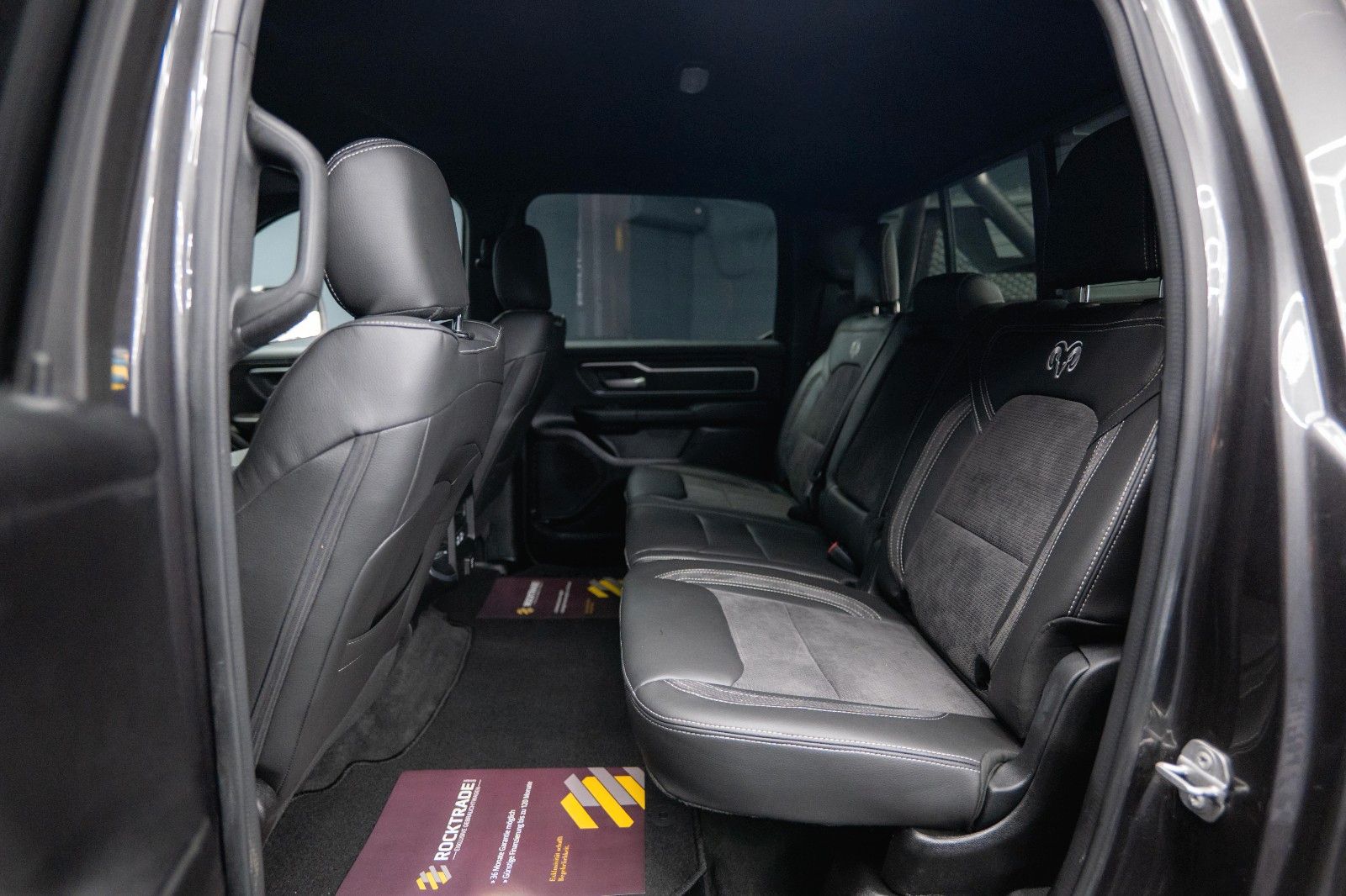 Fahrzeugabbildung Dodge RAM 5.7 V8 HEMI 4x4 OFFROAD NIGHT-Edition LED