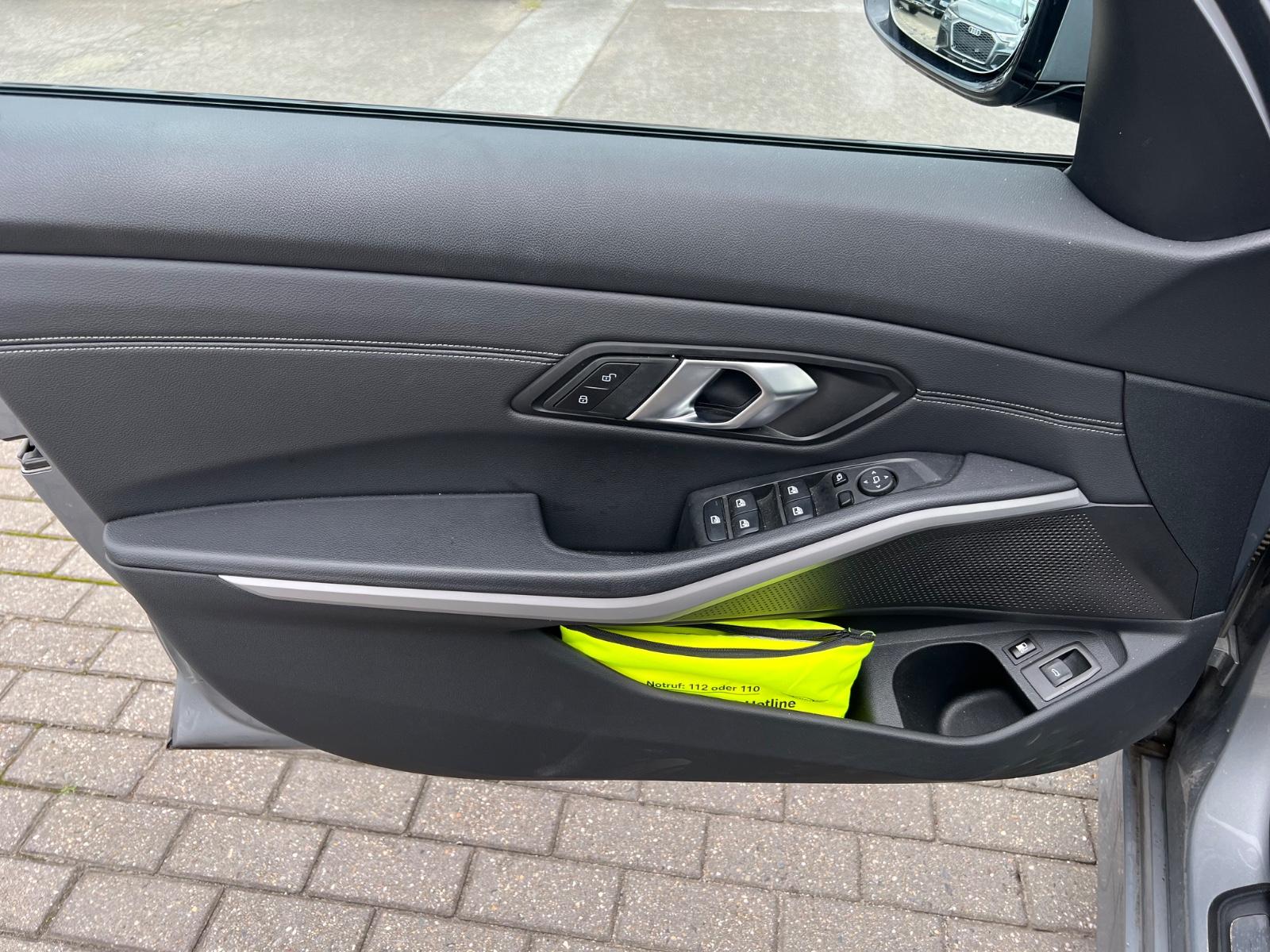 BMW 330e Touring ACC+AHK+Spur+Sportsitze Sensatec