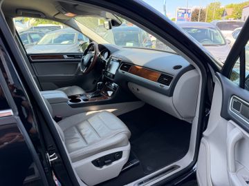 Volkswagen Touareg - 12