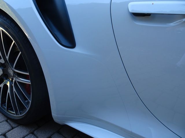 PORSCHE 992 Turbo Coupe/1. Hand/original 6.000 km !