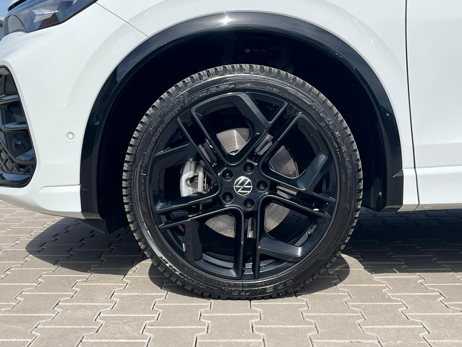 Изображение автомобиля Volkswagen Tiguan 2.0 TDI 4M R-Line PANO*H&amp;K*AHK*MATRIX*20"