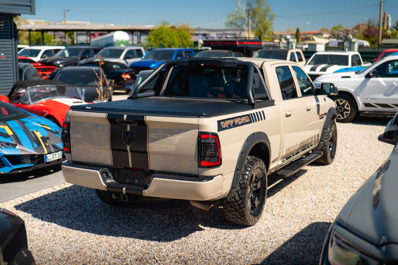 Fahrzeugabbildung Dodge RAM 5.7 V8 HEMI 4x4 Offroad Night LONGBED *LPG*
