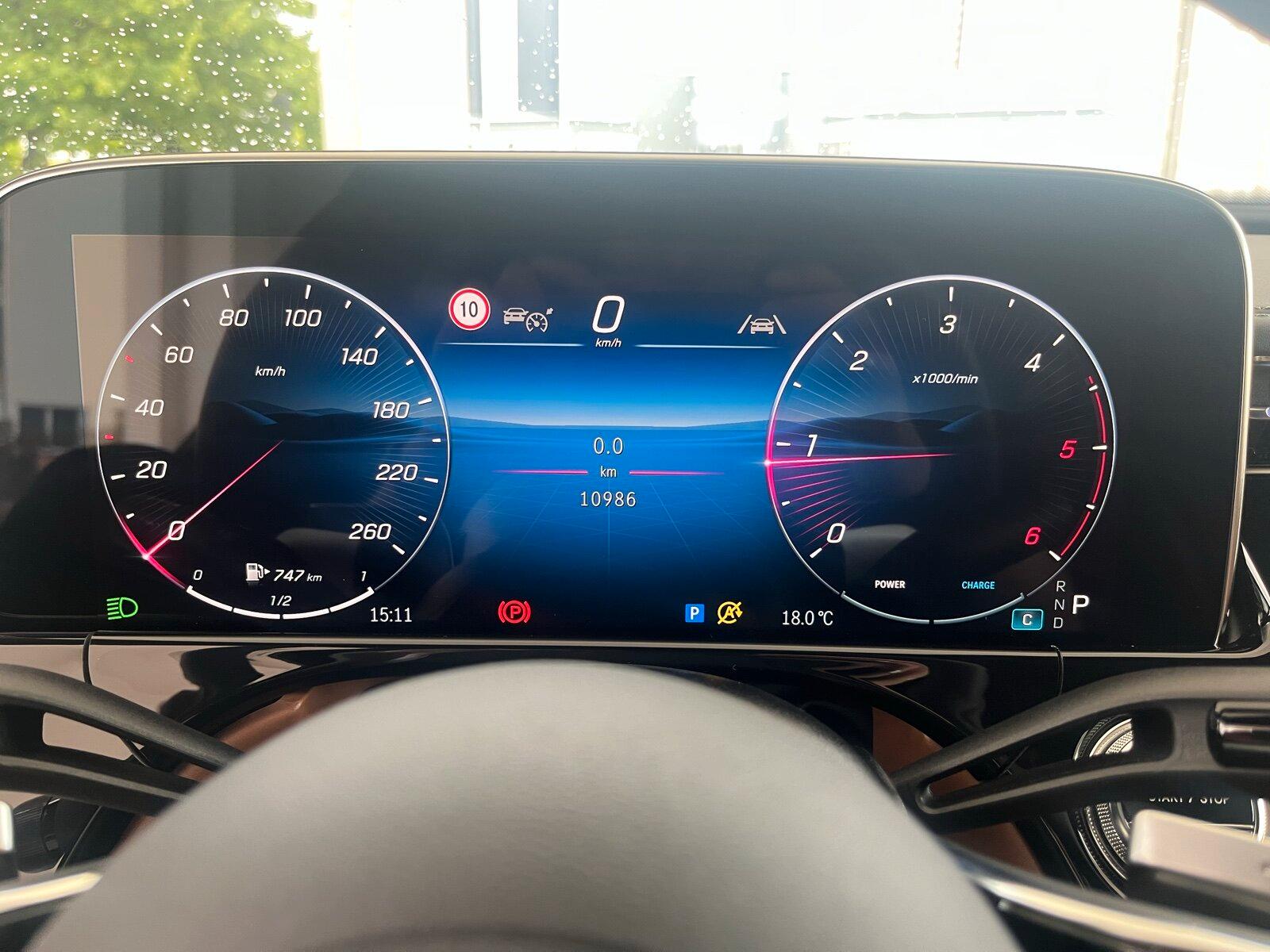 Mercedes-Benz E 220 d T AVANTGARDE/Distronic/Memory/Kamera/AHK
