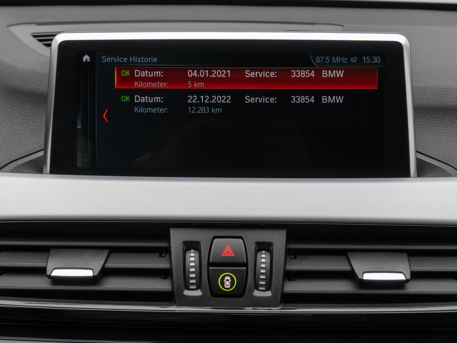 Fahrzeugabbildung BMW X1 sD20i ParkAs LED Navi GeschwReg Panorama DAB