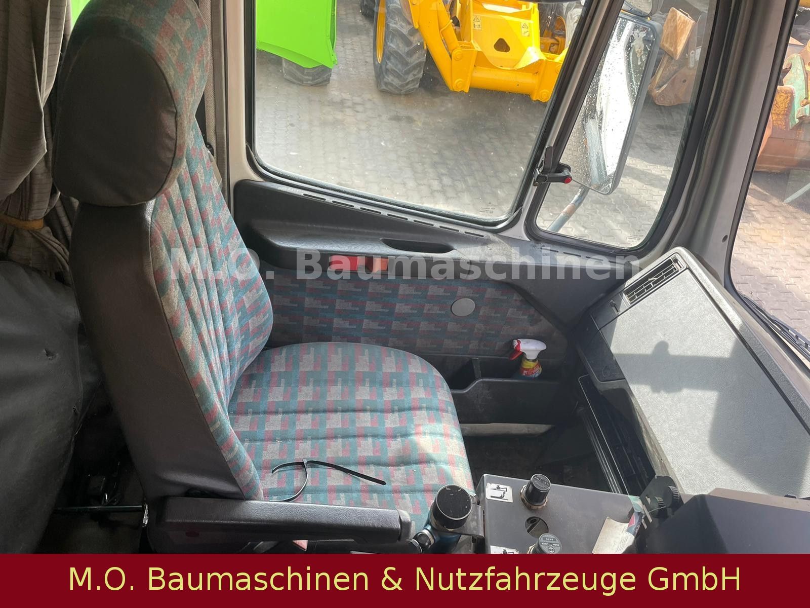 Fahrzeugabbildung Mercedes-Benz 1824 L / Kehrmaschine Schörling TA2 / 4x2 / AC