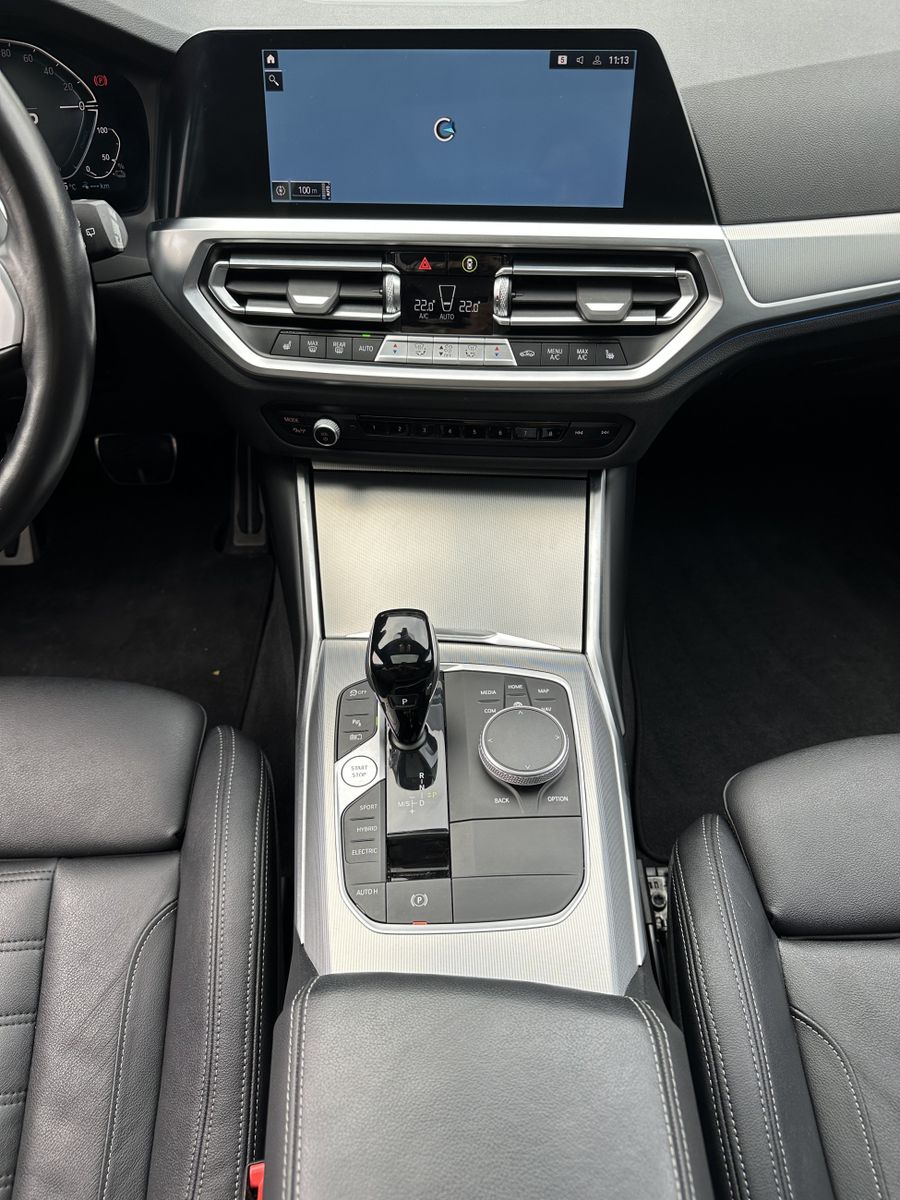 Fahrzeugabbildung BMW 320e Touring xDrive M-Sport NAV+LED+PANO+MEMORY