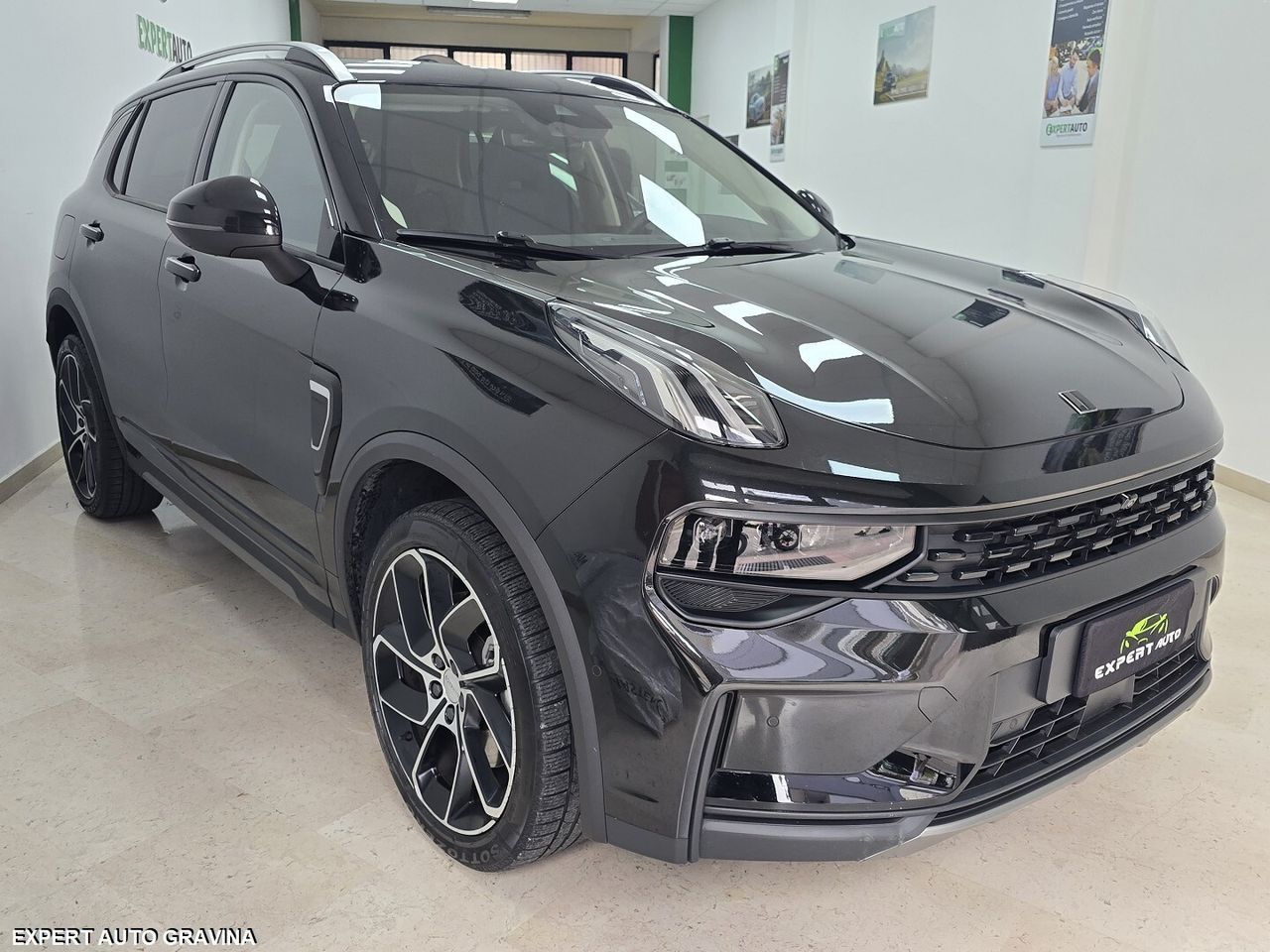 Volvo LYNK & CO 01 PLUG-IN **TOTAL BLACK** imagem 3