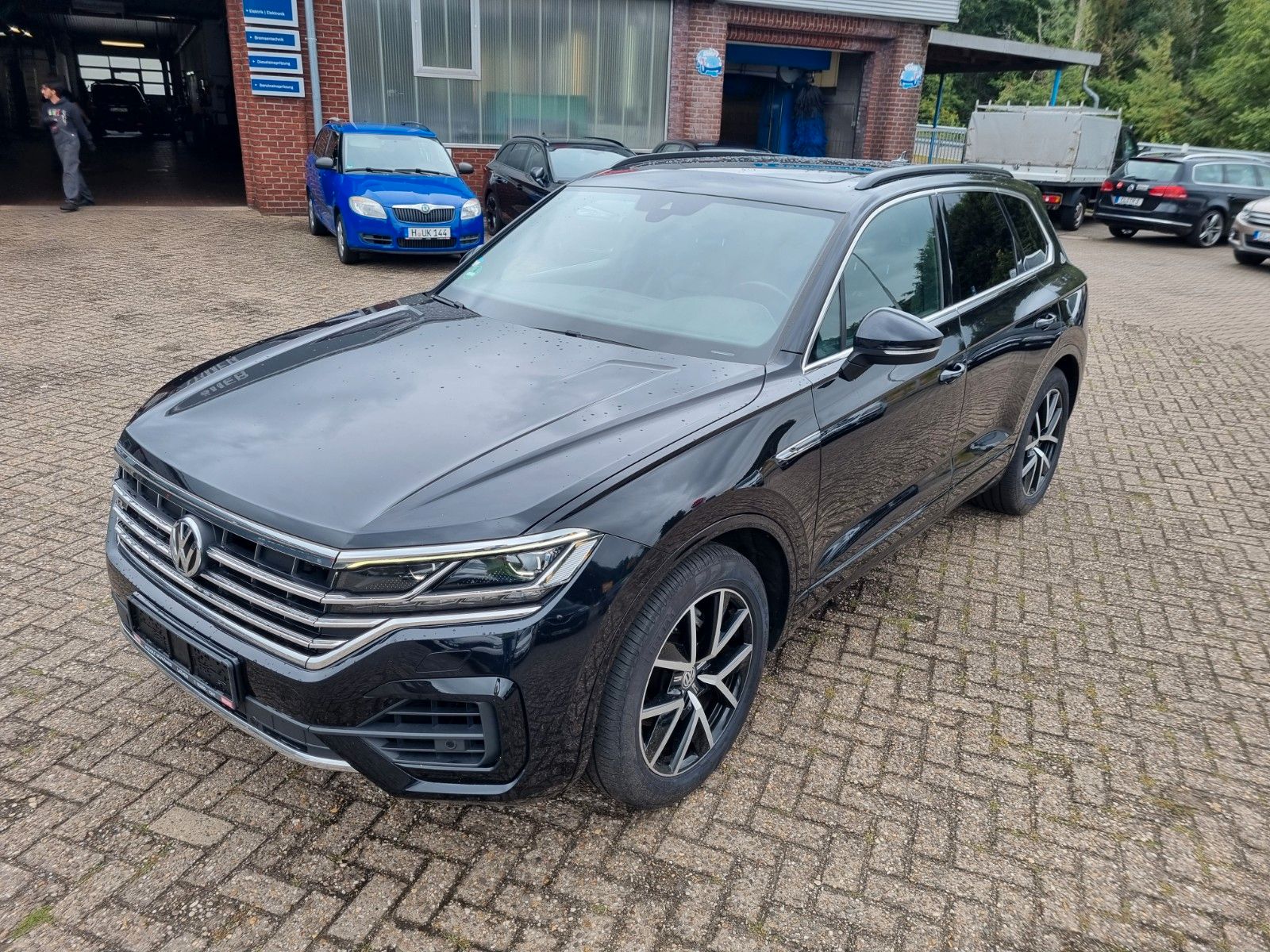 Volkswagen Touareg - 1