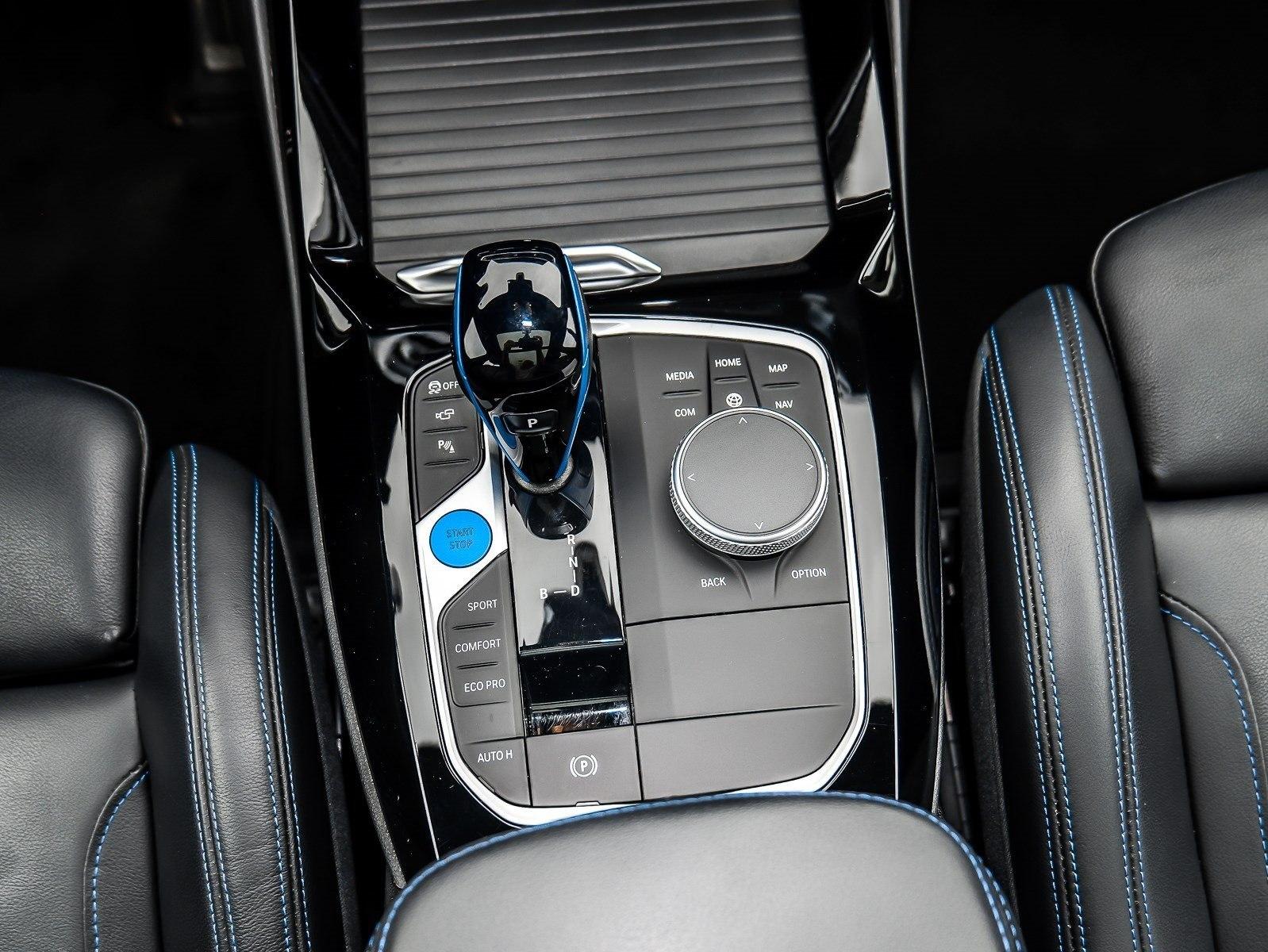BMW iX3 HUD PANO ACC AHK 360°KAM RFK NAVI Standh.