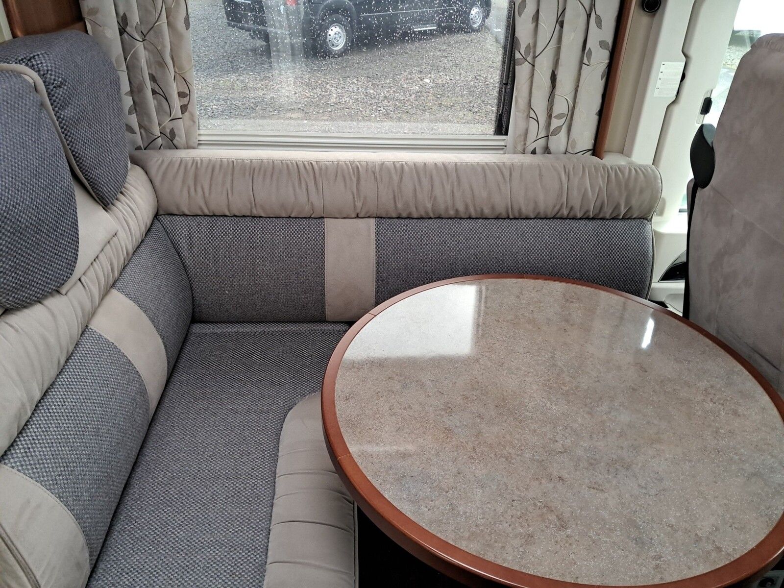 Fahrzeugabbildung Carthago chic e-line I 50 Yachting Solar, TV, Luftfederun