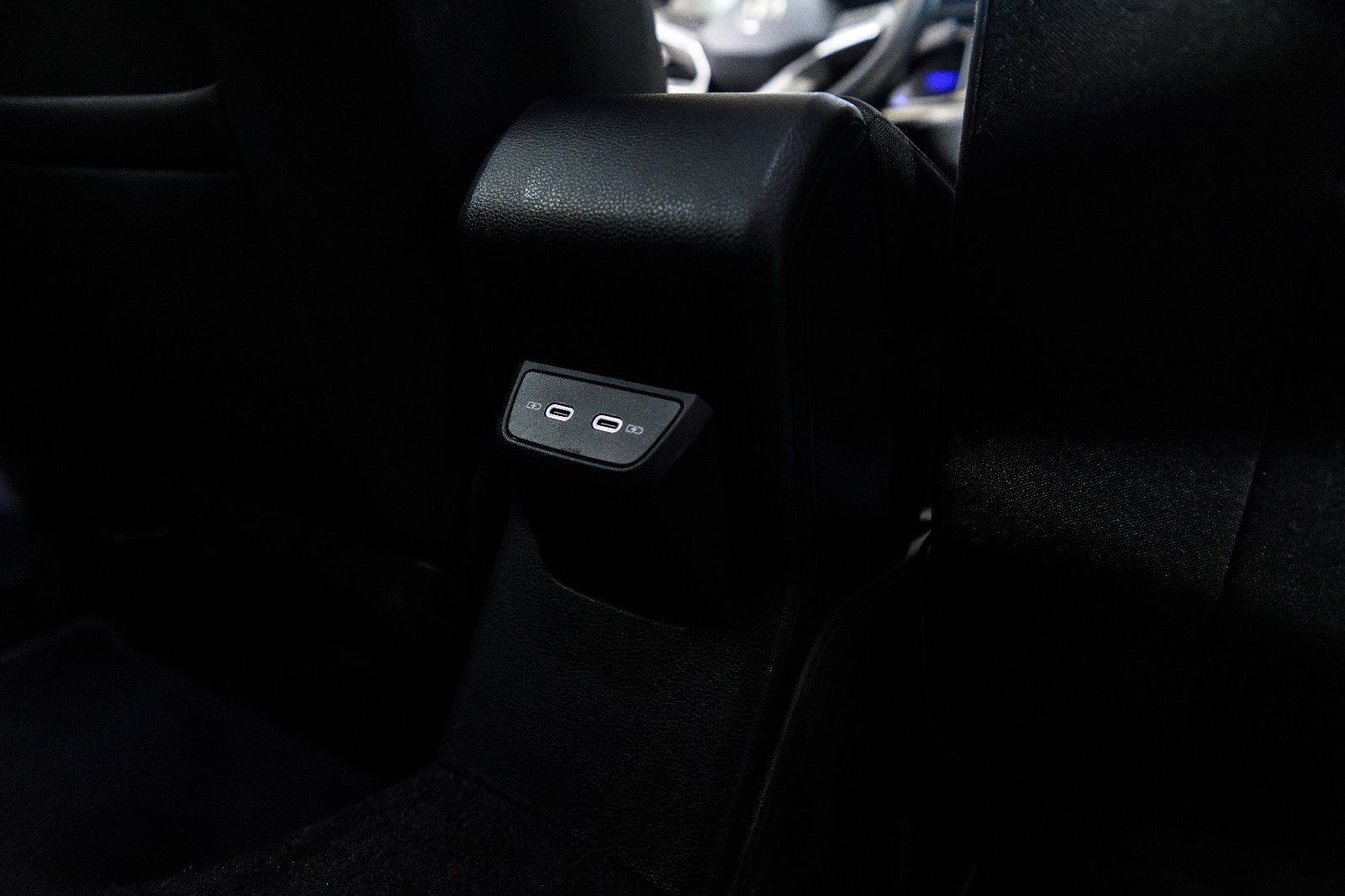 Fahrzeugabbildung Volkswagen Polo VI Move 1.0 TSI DSG LED+SHZ+PDC+APP