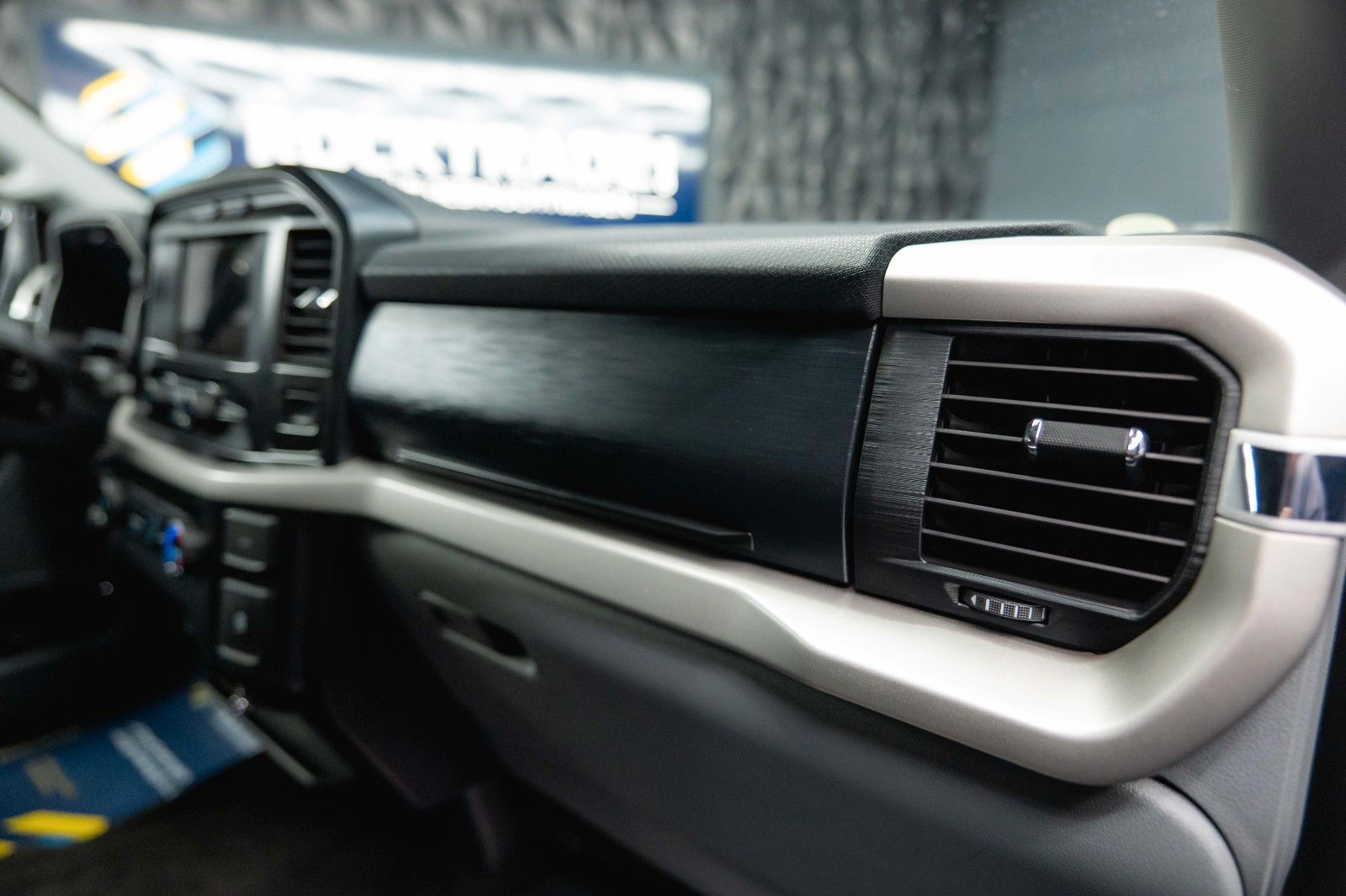 Fahrzeugabbildung Ford F150 5.0L V8 4x4 Offroad SuperCrew RAPTOR 19%