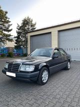 Mercedes-Benz Mercedes E200 W124 Benzin (w/Klimaanlage) - Mercedes-Benz E 200 aus 1990