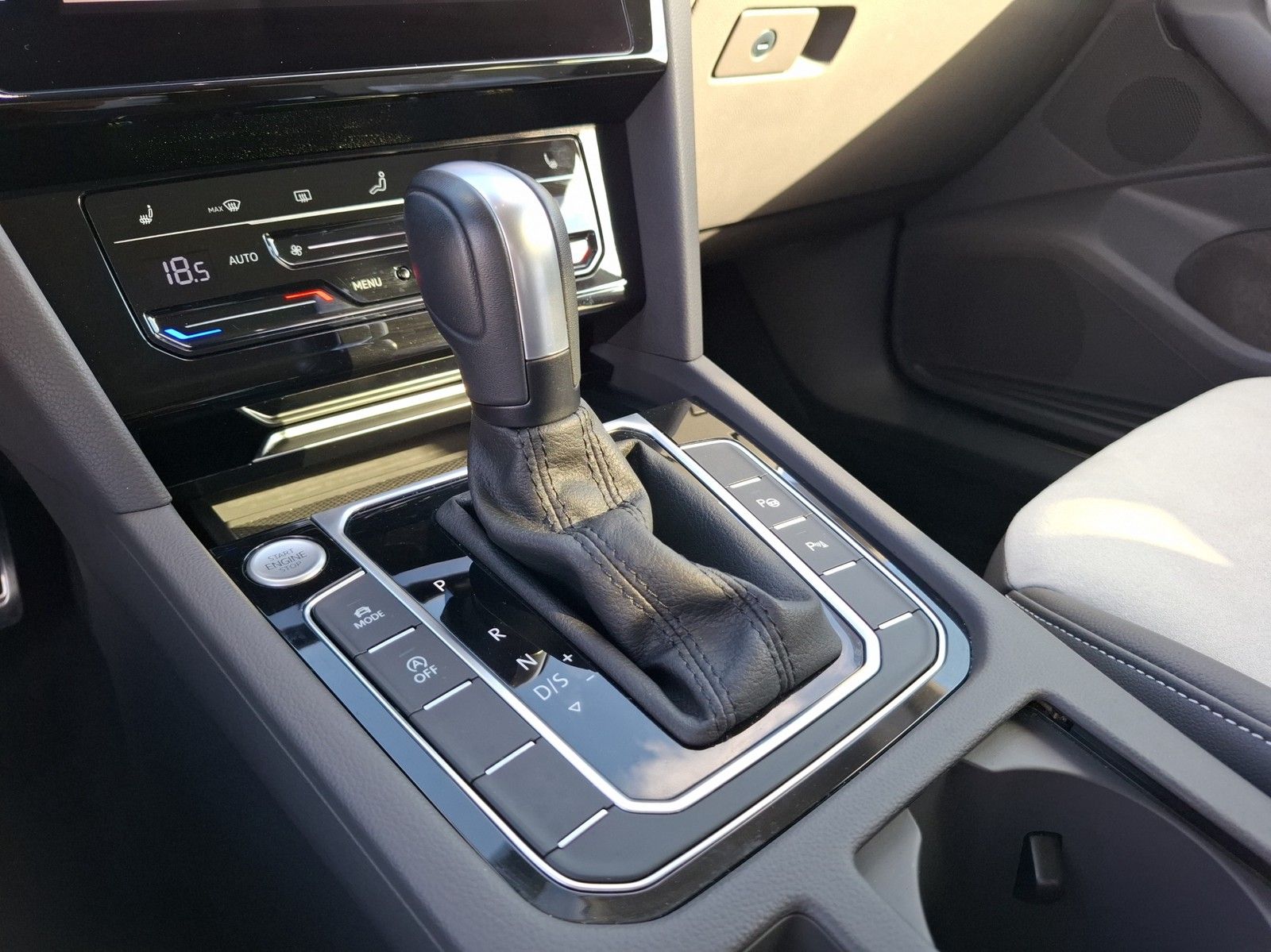 VW Arteon Shooting Brake 2.0 TSI Elegance DSG / LED - Image 13
