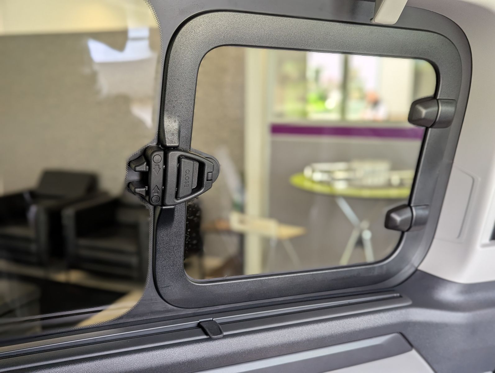 Fahrzeugabbildung Ford Tourneo Custom 320 Titaniu-X Leder Pano StHz AHK