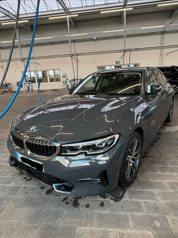 Image of BMW 330