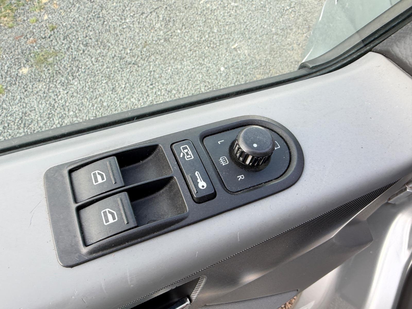 VOLKSWAGEN T5 CALIFORNIA COMFORTLINE 2.5 TDI 174ch BVM Sièges chauffants Toit relevable