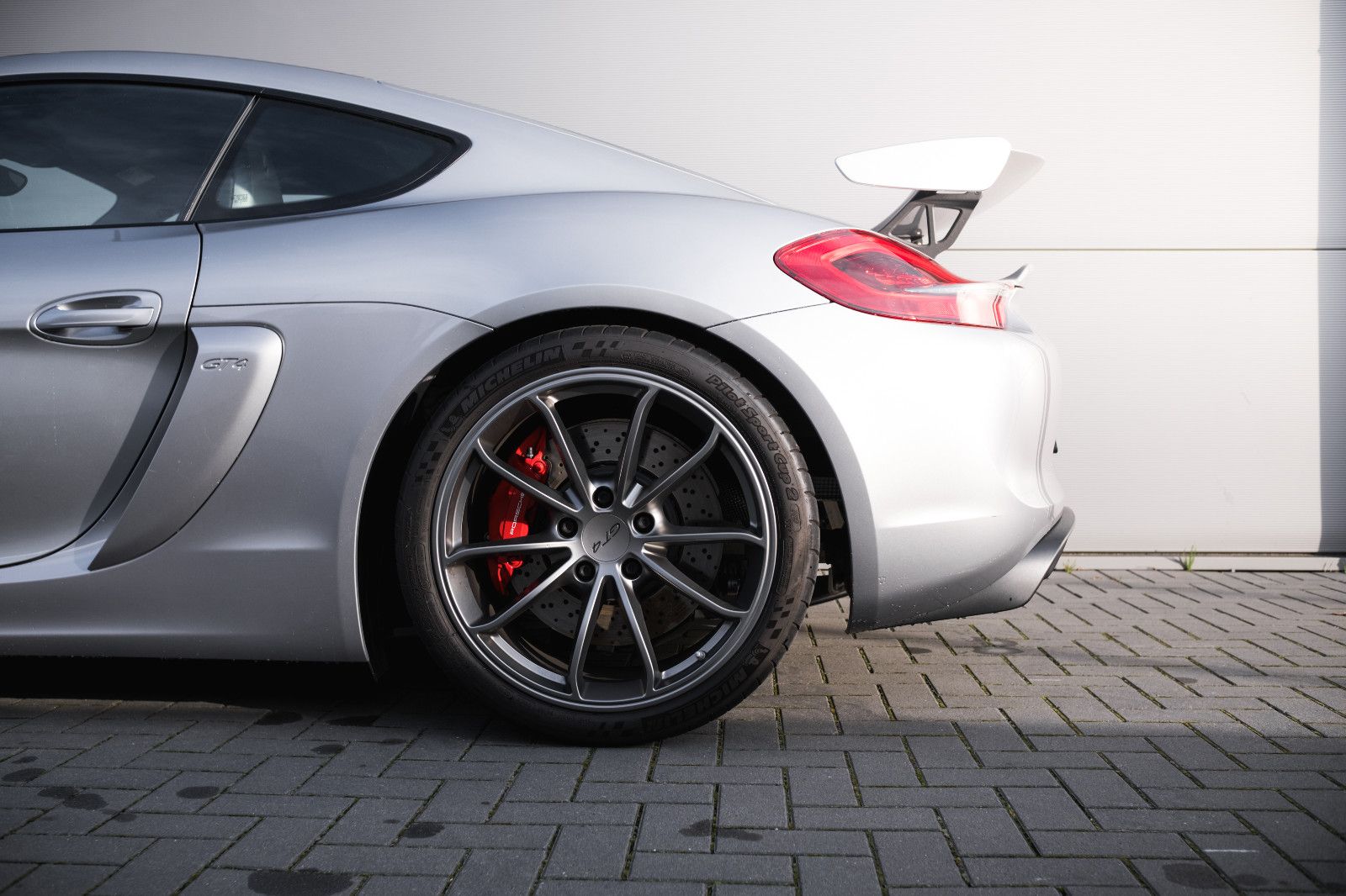 Fahrzeugabbildung Porsche Cayman GT4-Steuer ausw.-wenig KM-Approved