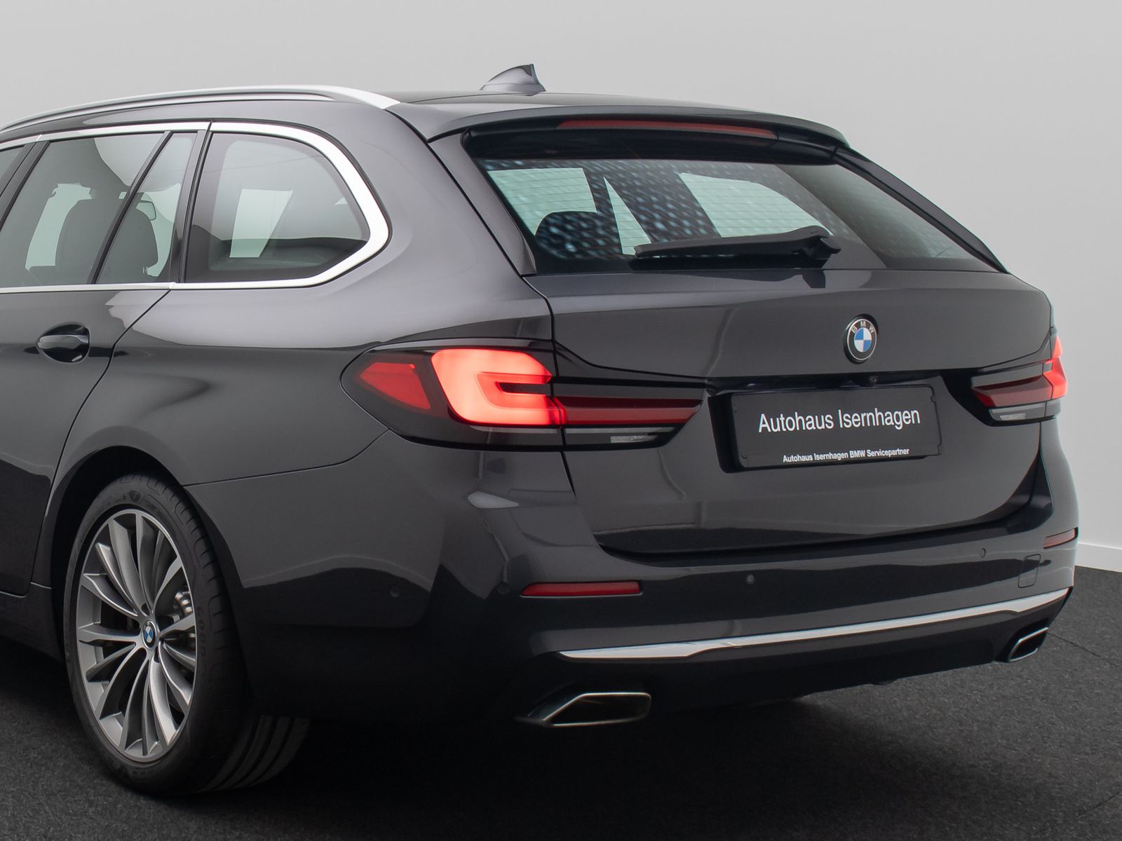 Fahrzeugabbildung BMW 540i xD LuxuryLine Panorama H/K DAB HUD Laser19"