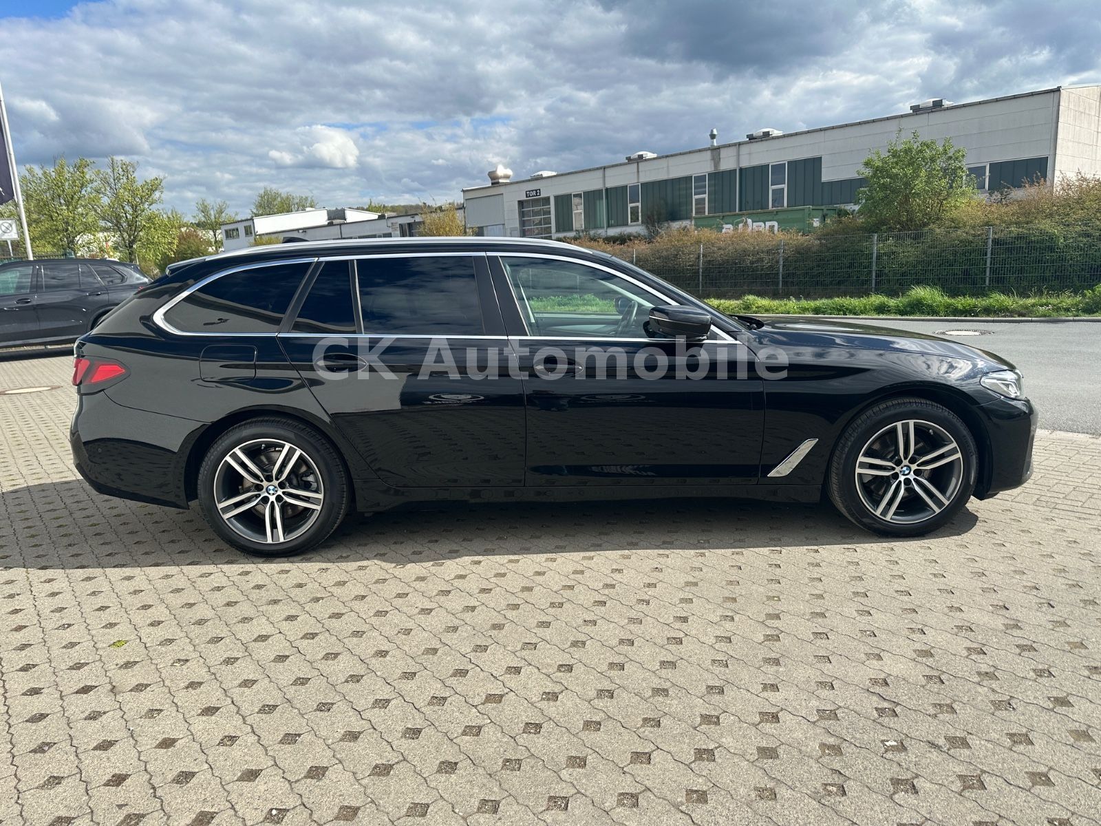 Fahrzeugabbildung BMW 520d Touring/Navi/Laser/Head-Up/Leder/360°/AHK