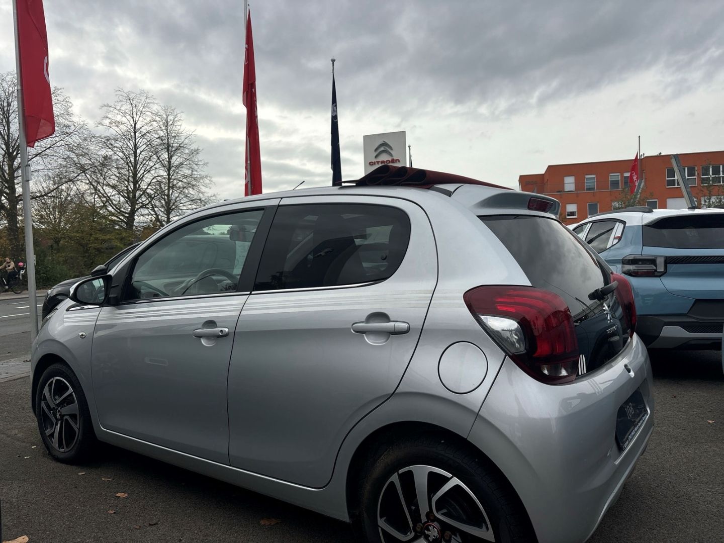 Fahrzeugabbildung Peugeot 108 TOP! VTi 72  El. Verdeck CarPlay SHZ