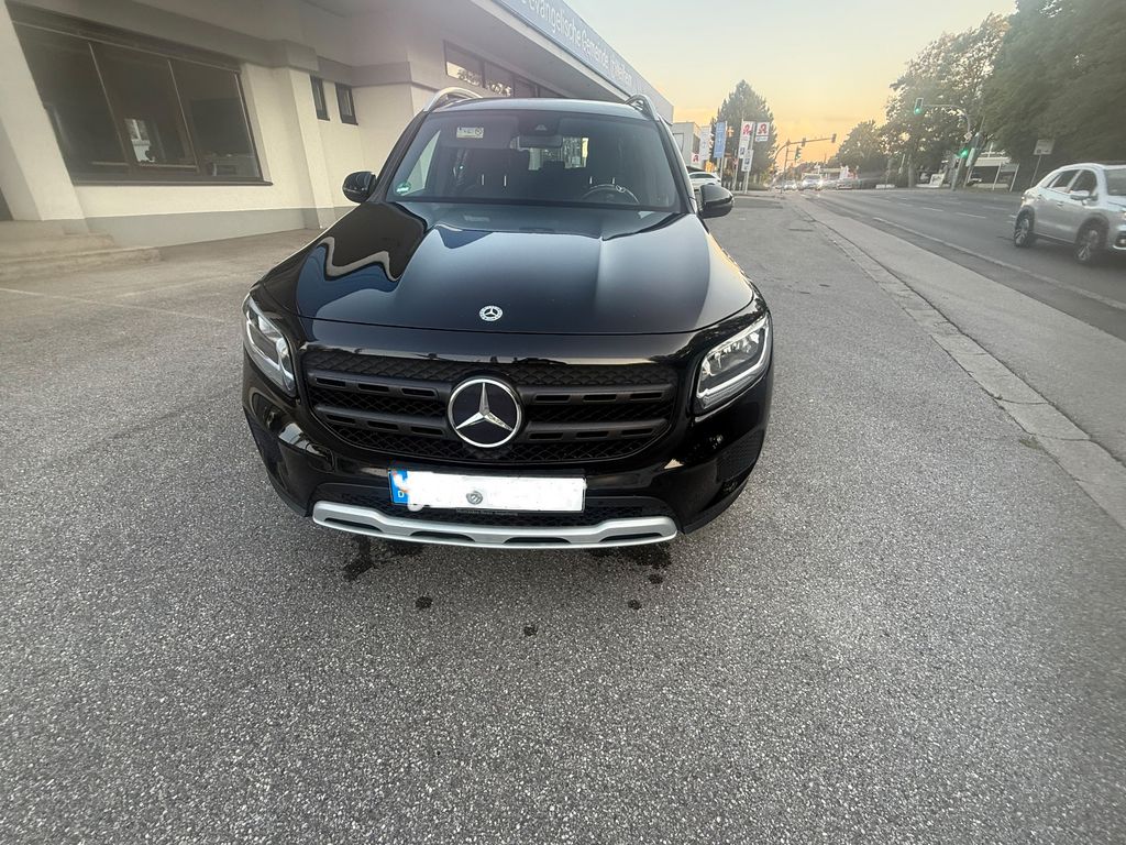Image of Mercedes-Benz GLB 200