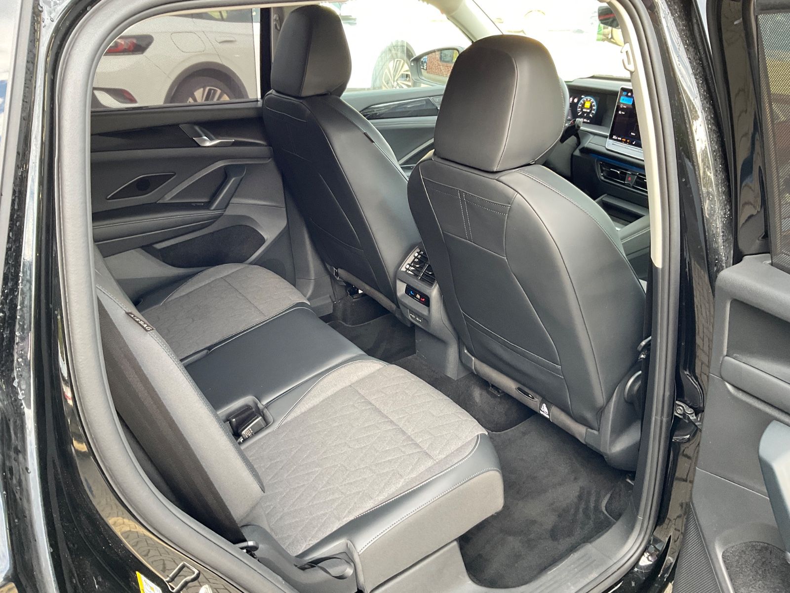 Fahrzeugabbildung Volkswagen Tayron 2.0 TDI 4M,AHK,Navi,Kamera,7-Sitzer,IQ