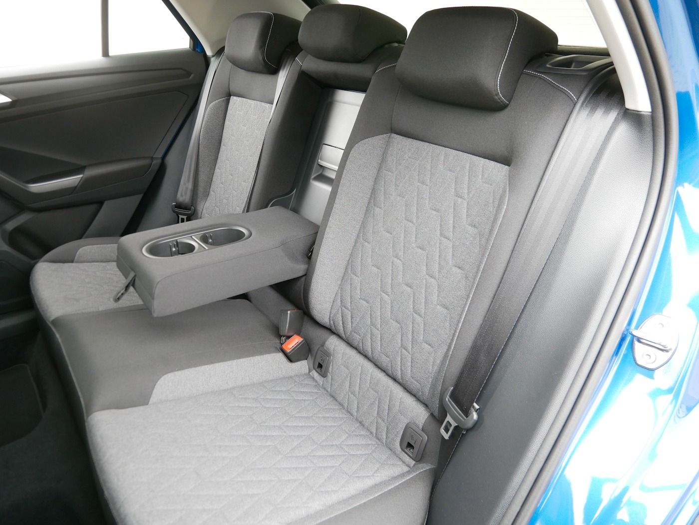 Fahrzeugabbildung Volkswagen T-Roc 1.5 TSI Move NEU40T Standheiz ACC SHZ+LHZ