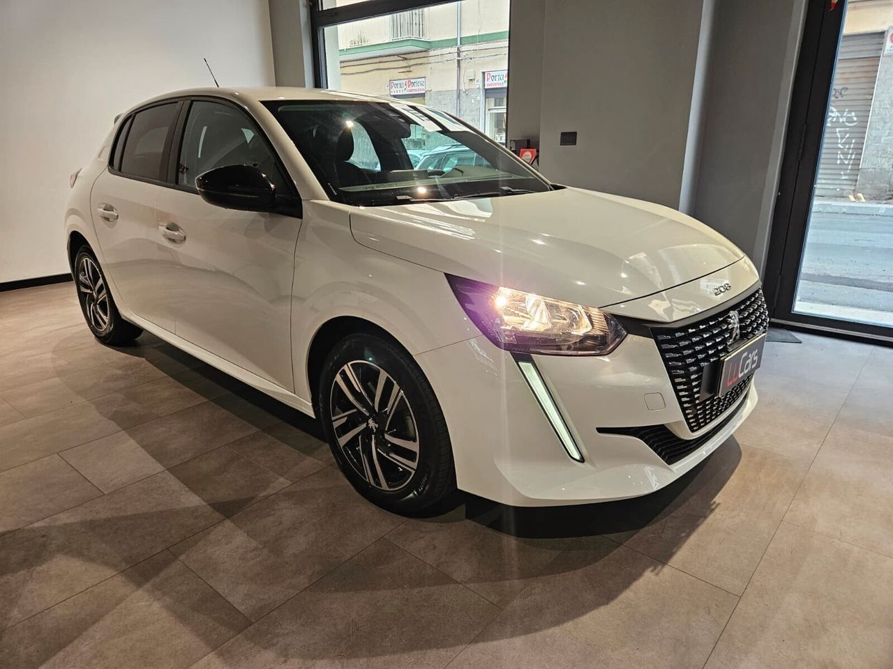 Peugeot 208 1.2 100 CV EAT8 5 porte GT N1 IVA ES imagem 3