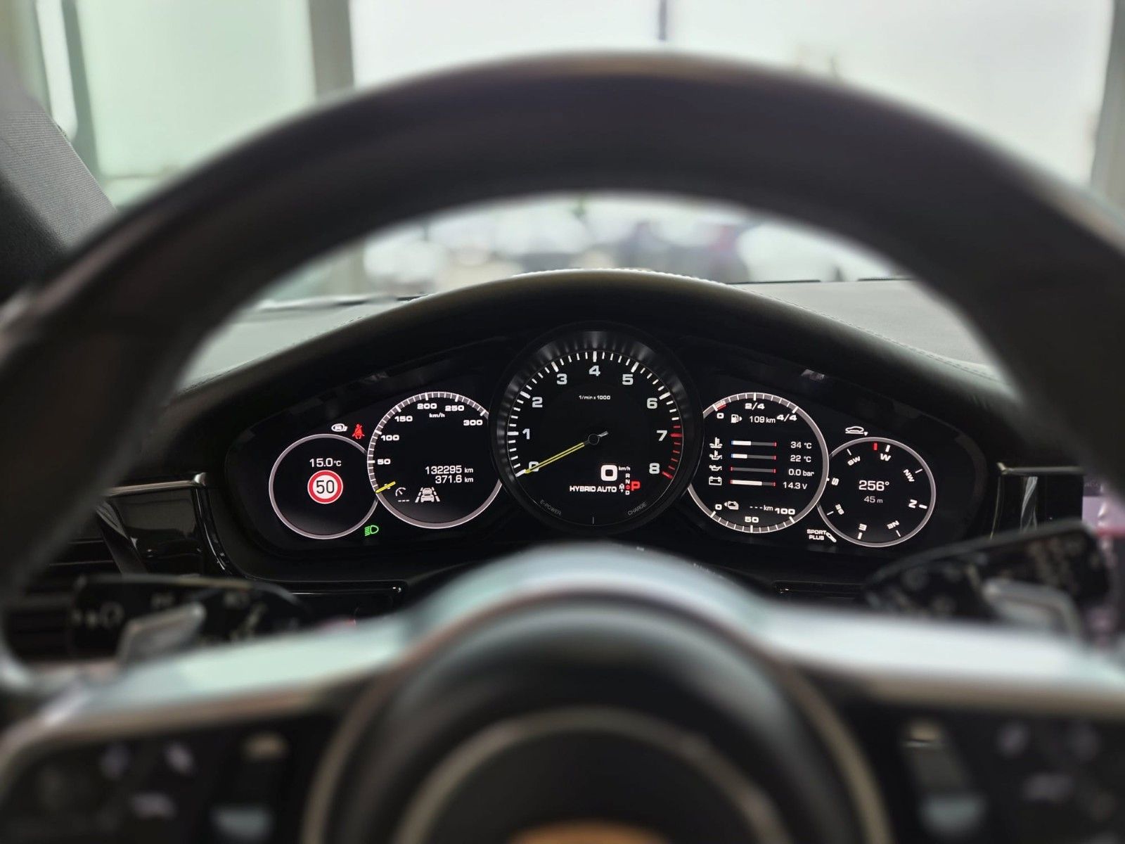 Fahrzeugabbildung Porsche Panamera Sport Turismo 4 E-Hybrid/VOLLAUSTATTUNG