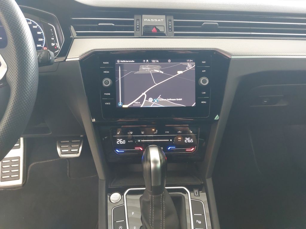 Fahrzeugabbildung Volkswagen Passat Variant 2.0 TDI DSG 4Motion Elegance R-Li