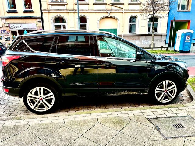 Ford Kuga 1,5 EcoB. 4x2 110kW Black & Silver Au...