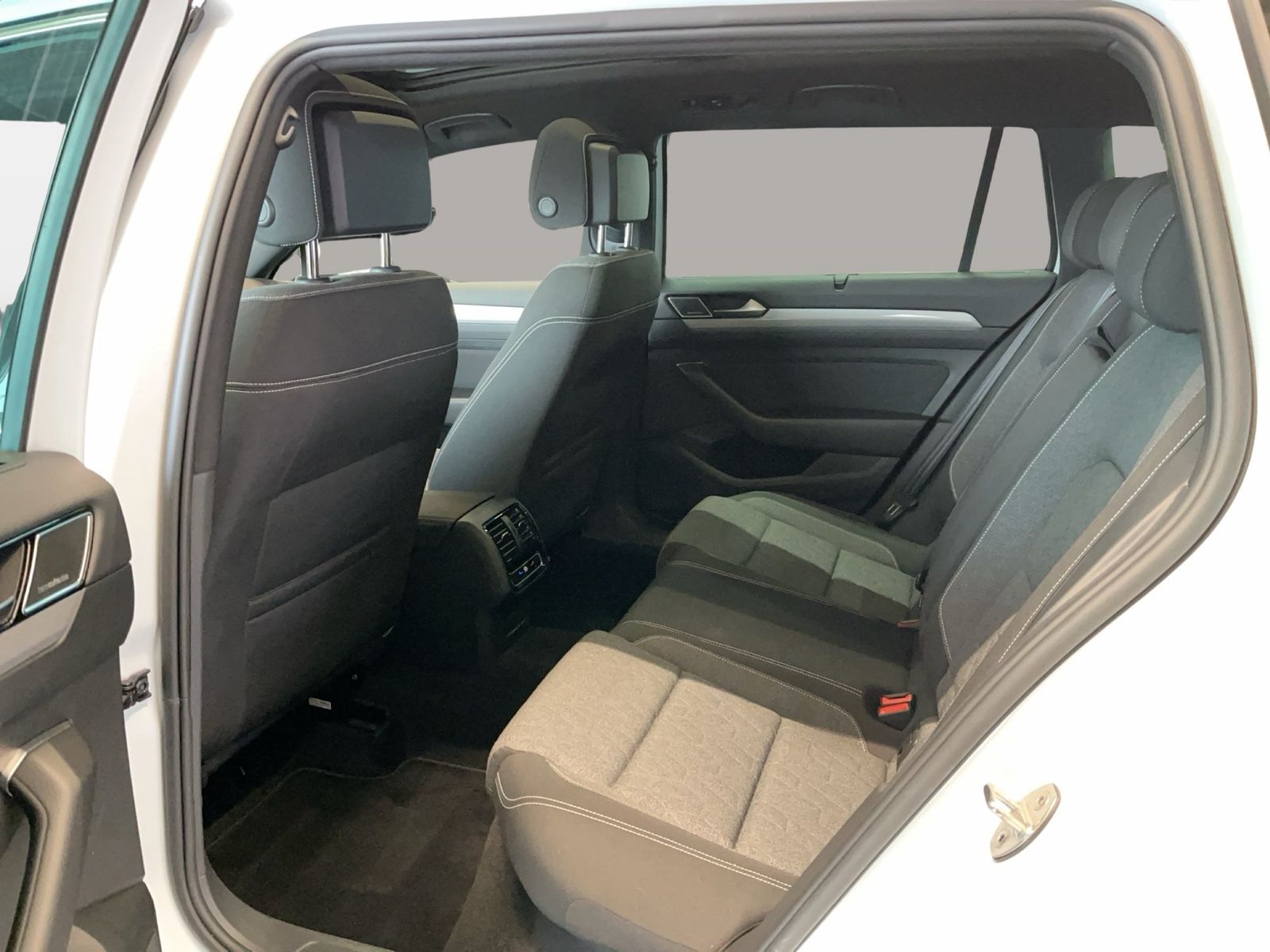 Volkswagen Passat Variant - Bild 11