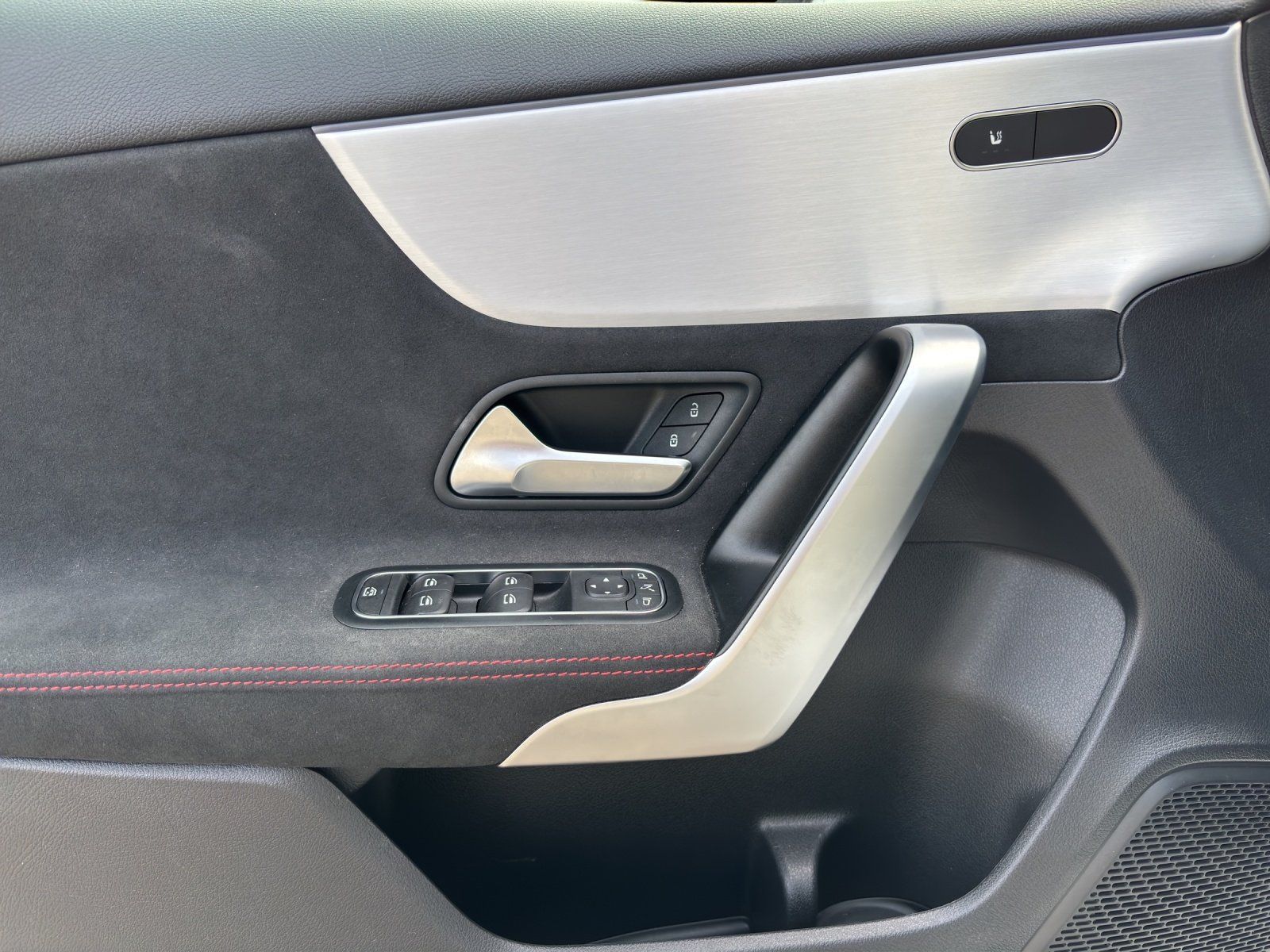 Fahrzeugabbildung Mercedes-Benz A 180 d AMG Distro KeyGO NIGHT Kamera LED