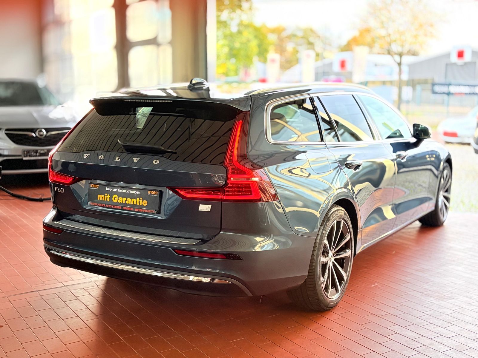 Volvo V60 Kombi Recharge Plug-In Hybrid AWD AHK imagem 3